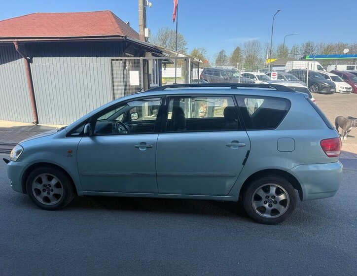 Toyota Avensis Verso MPV 2,0 l 85 kw