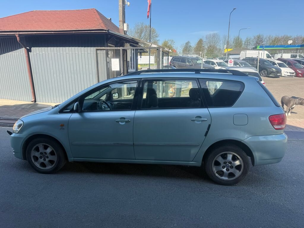 Toyota Avensis Verso MPV 2,0 l 85 kw