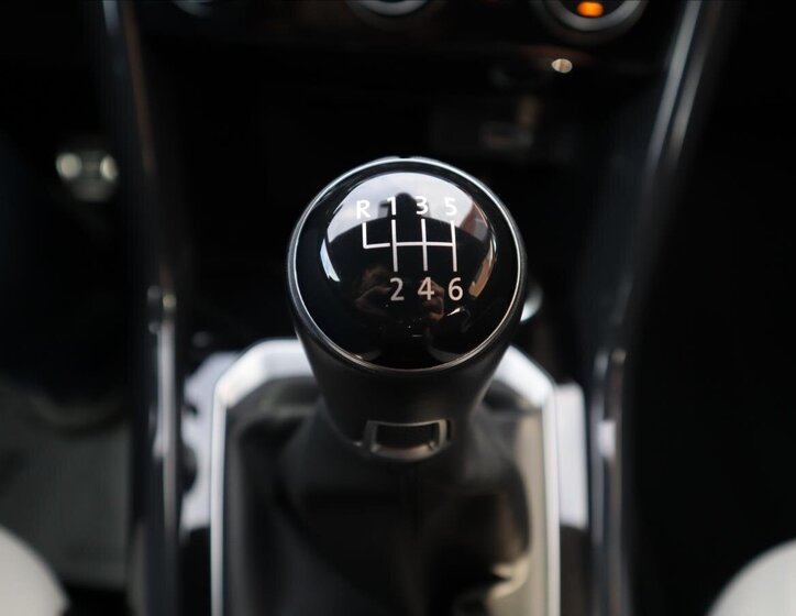 Volkswagen T-Roc CUV / Crossover 1,5 l 110 kw