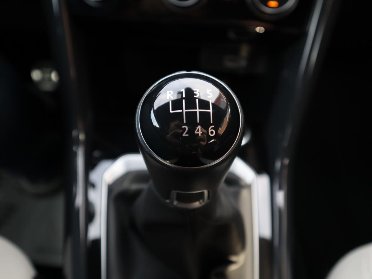 Volkswagen T-Roc CUV / Crossover 1,5 l 110 kw