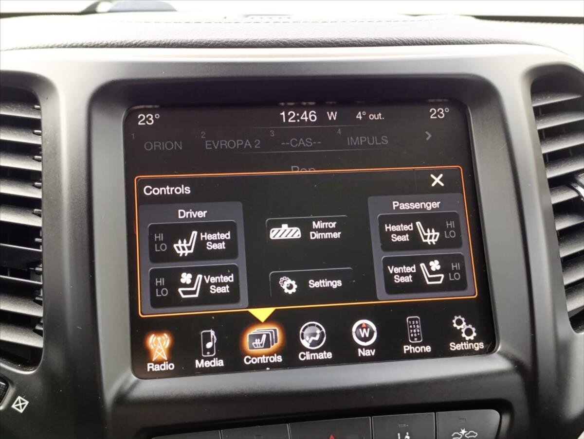 Jeep Cherokee SUV / Terénní 3,2 l 200 kw