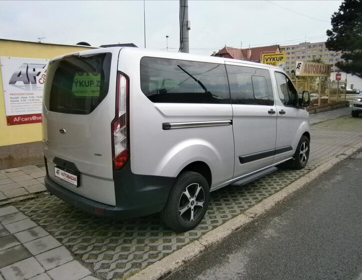 Ford Tourneo Custom 6