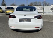 Tesla Model 3 Sedan / Limuzína 0,0 208 kw