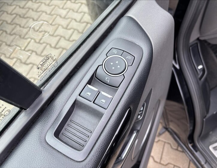 Ford Tourneo Custom Kombi 2,0 l 125 kw