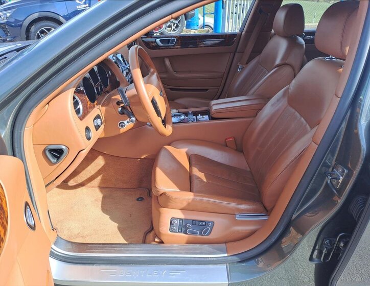 Bentley Flying Spur Sedan / Limuzína 6,0 l 412 kw