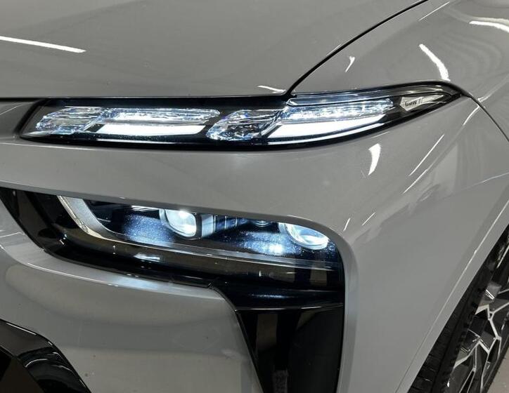 BMW X7 SUV 4,4 l 390 kw