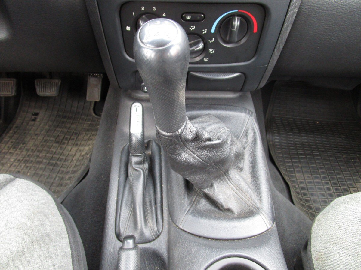 Jeep Cherokee Kombi 2,5 l 105 kw