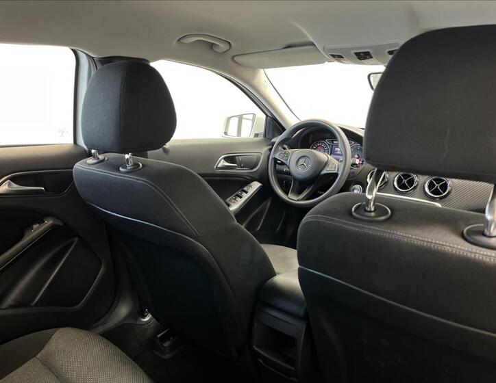 Mercedes-Benz GLA 20