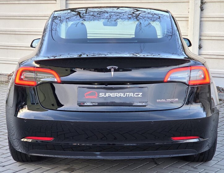 Tesla Model 3 Sedan / Limuzína 0,0 377 kw