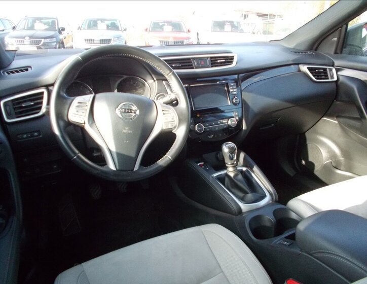 Nissan Qashqai SUV / Terénní 1,6 l 120 kw