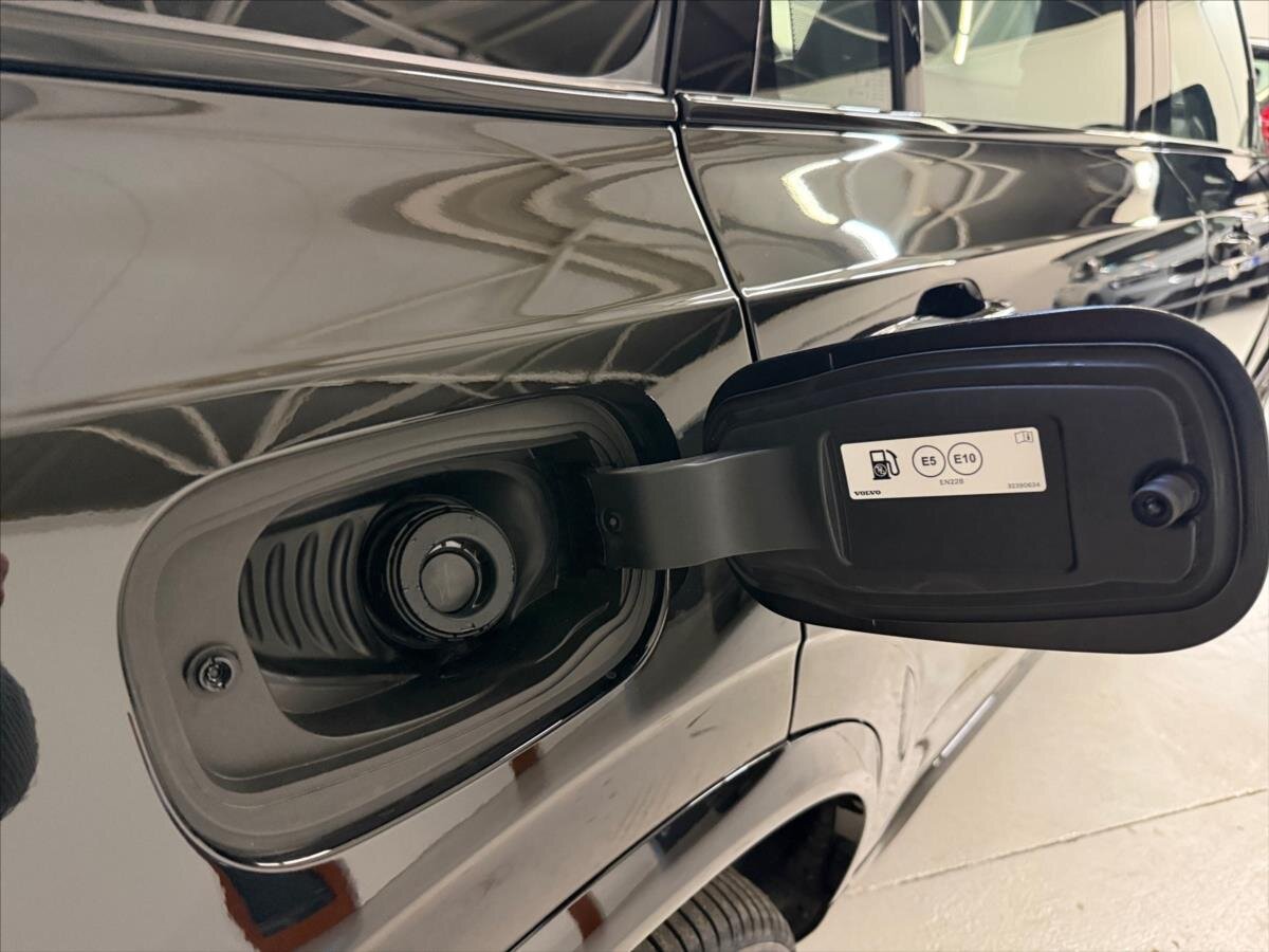 Volvo XC90 SUV / Terénní 2,0 l 184 kw