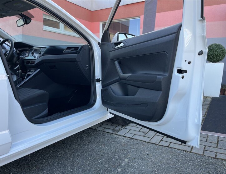 Volkswagen Polo Hatchback 999,0 48 kw