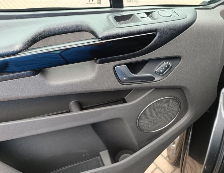 Ford Tourneo Custom MPV 2,0 l 110 kw
