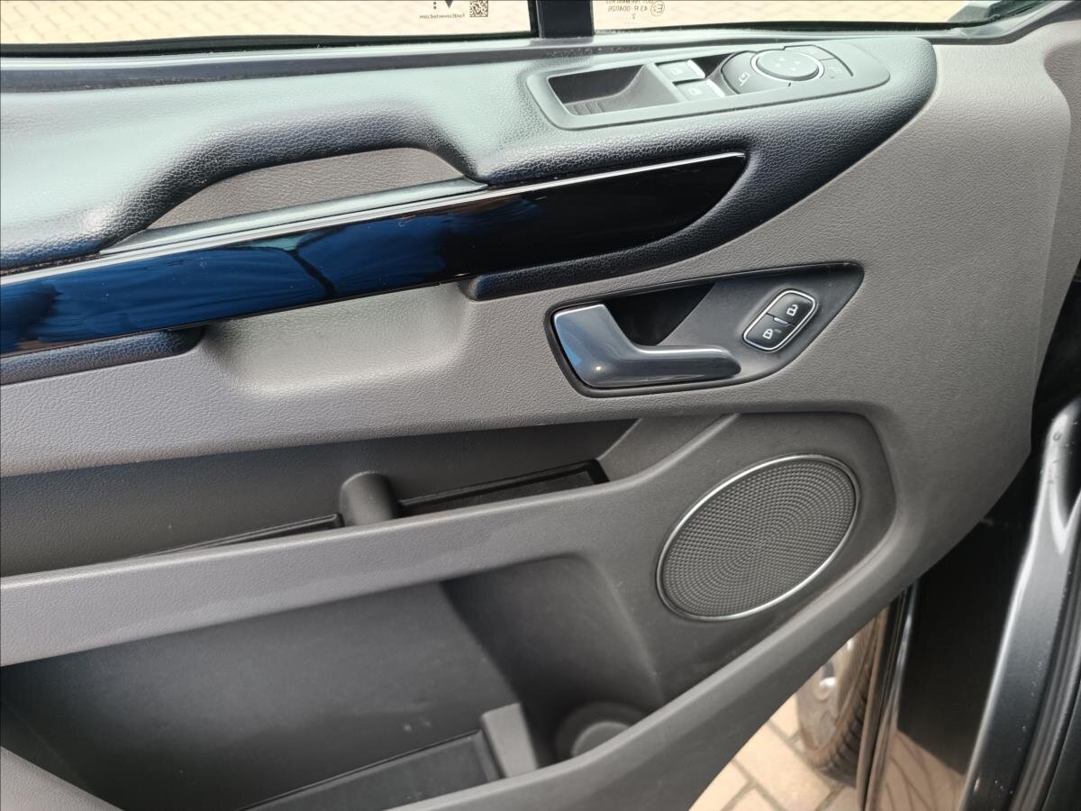 Ford Tourneo Custom MPV 2,0 l 110 kw