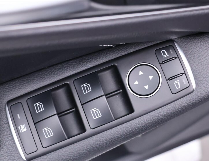 Mercedes-Benz CLA Sedan 1,5 l 80 kw