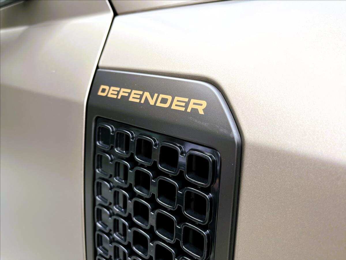Land Rover Defender SUV / Terénní 4,4 l 467 kw