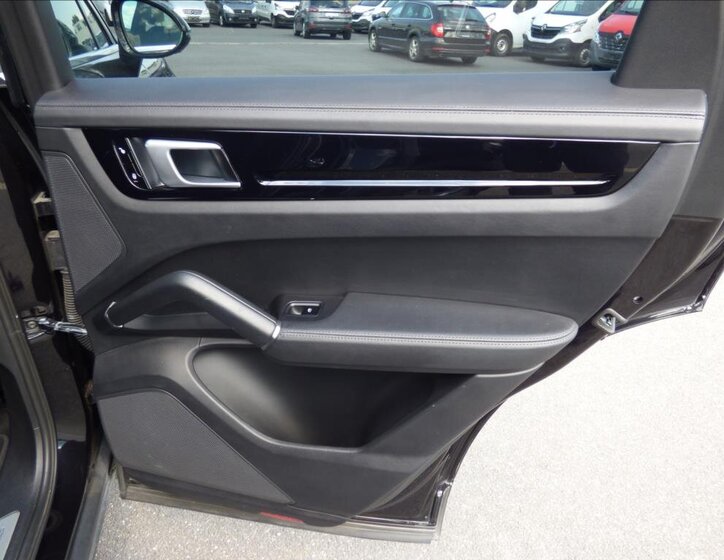 Porsche Cayenne SUV 2,9 l 324 kw