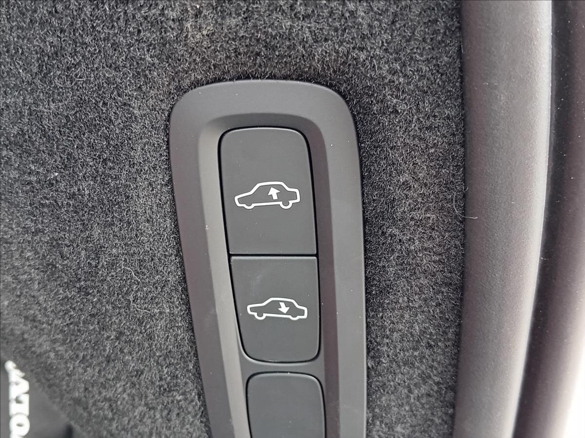 Volvo XC90 SUV / Terénní 2,0 l 173 kw