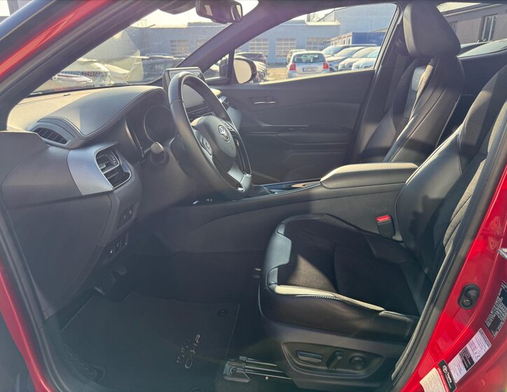 Toyota C-HR SUV / Terénní 1,8 l 72 kw