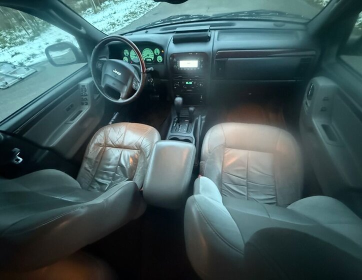 Jeep Grand Cherokee 11