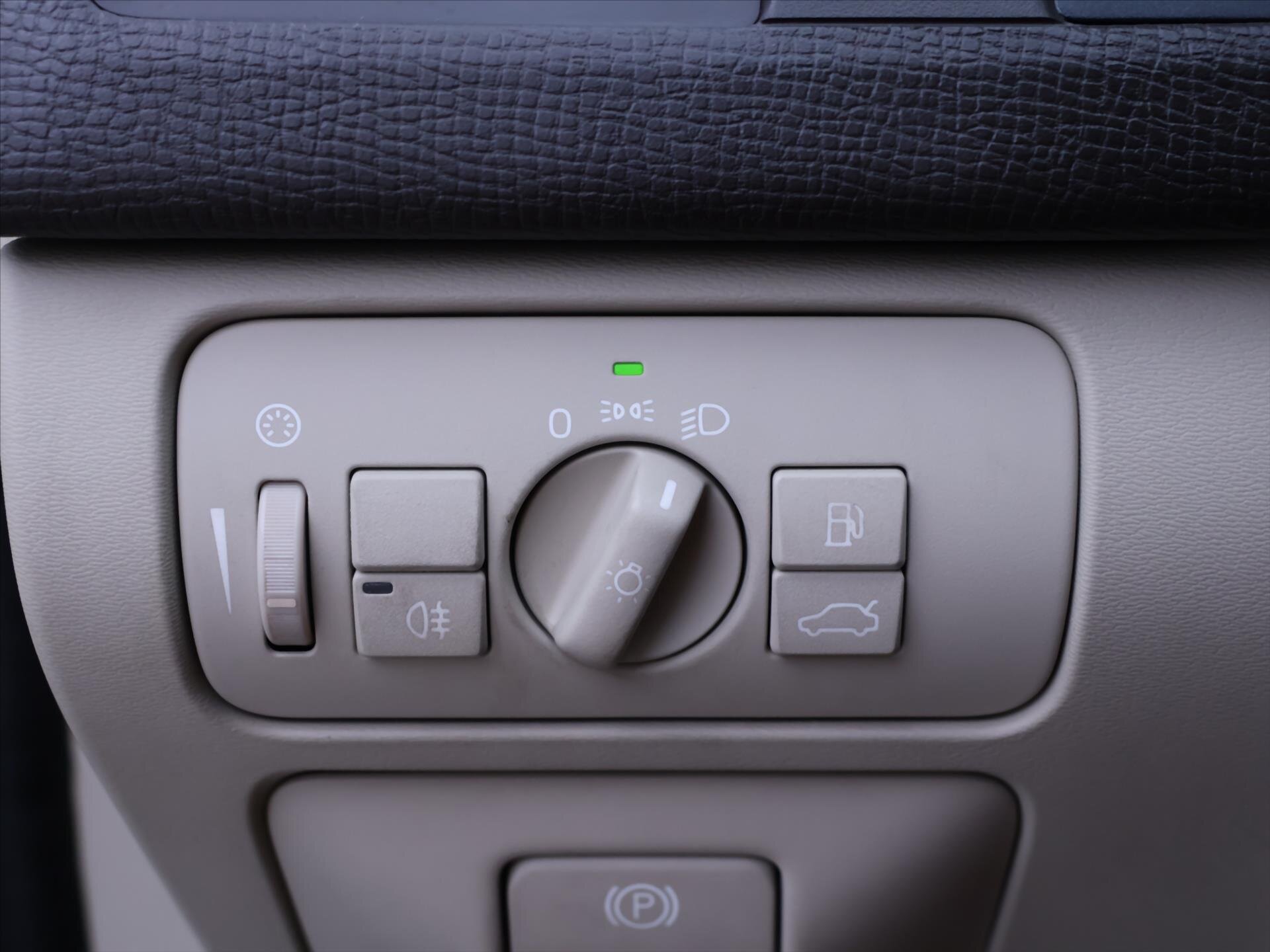 Volvo XC60 SUV 2,4 l 120 kw