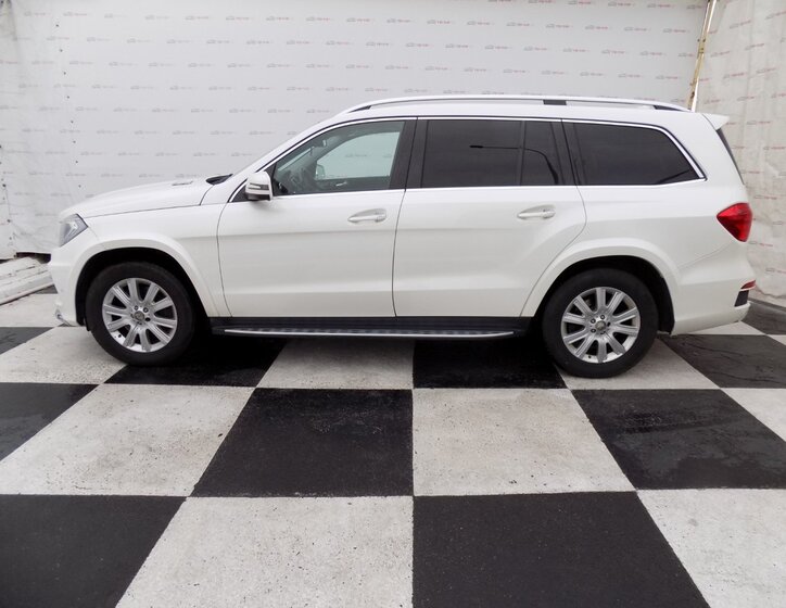 Mercedes-Benz GL SUV 4,7 l 320 kw