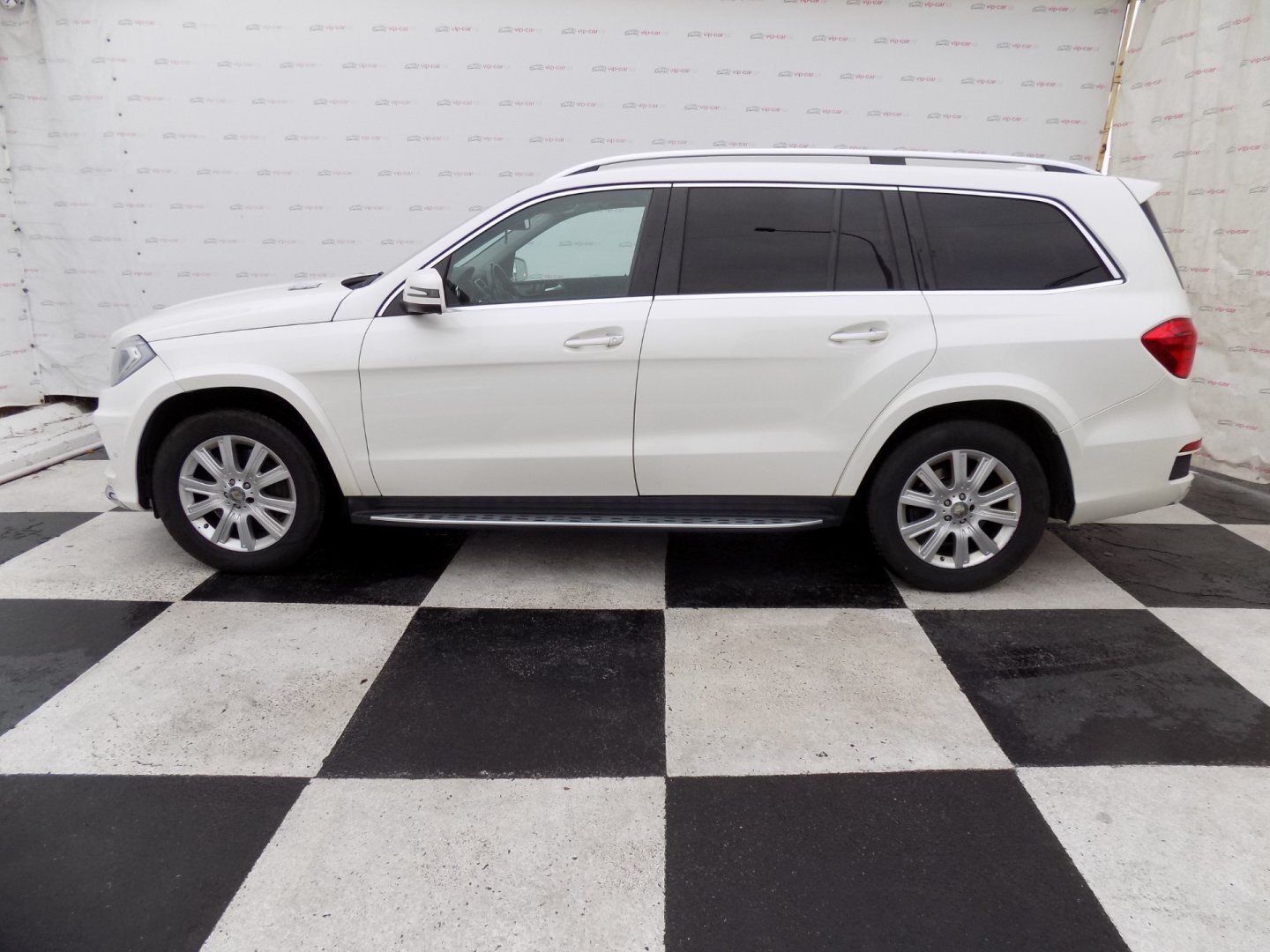 Mercedes-Benz GL SUV 4,7 l 320 kw