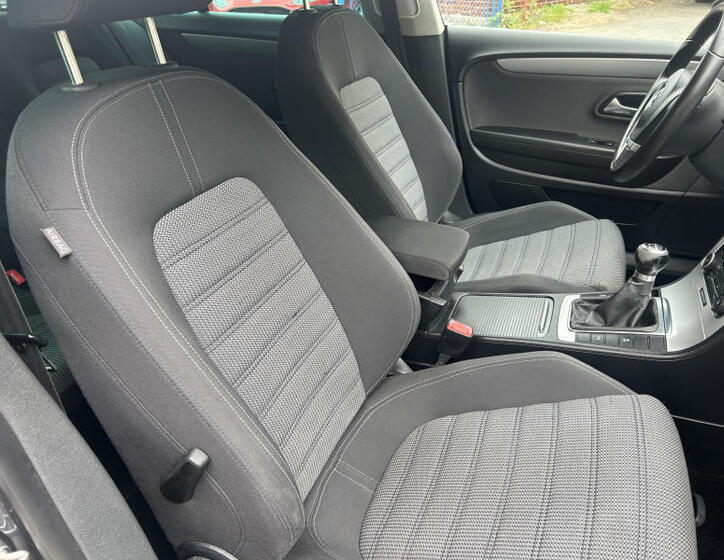 Volkswagen Passat CC 38