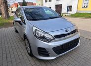 KIA Rio 13