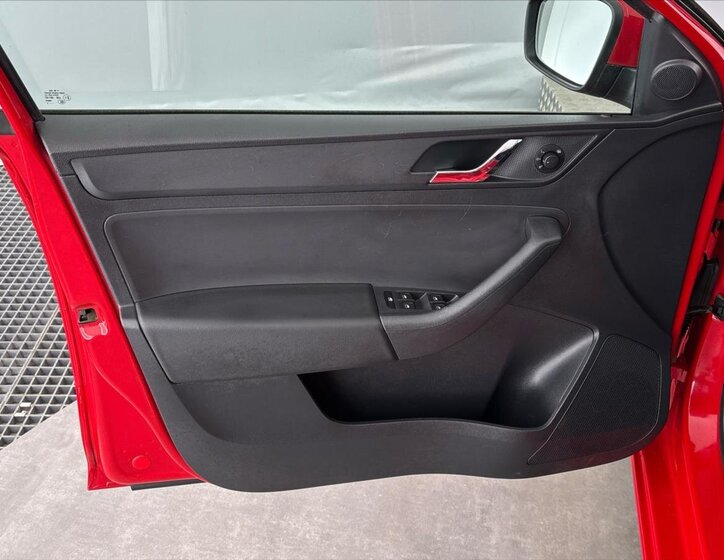 Škoda Rapid Liftback 1,2 l 77 kw