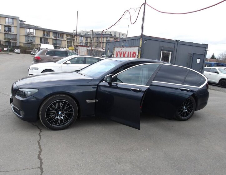 BMW Řada 7 Sedan / Limuzína 3,0 l 180 kw