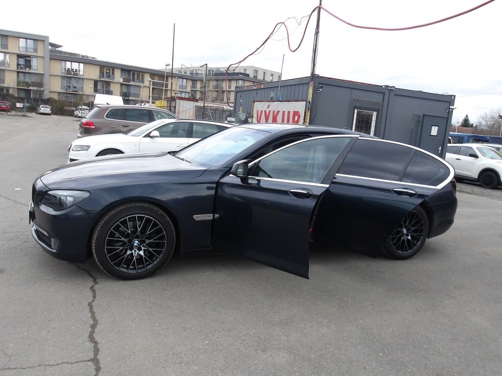 BMW Řada 7 Sedan / Limuzína 3,0 l 180 kw