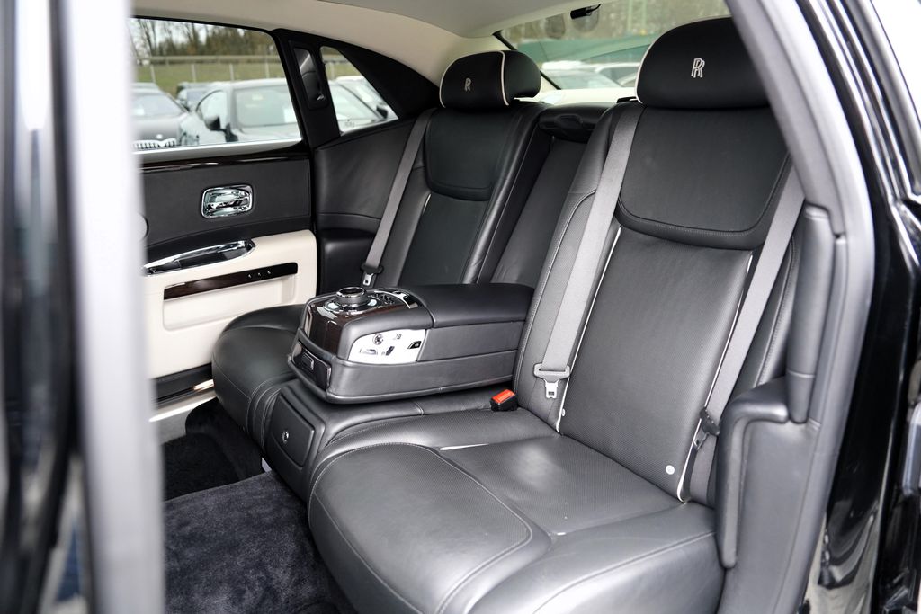 Rolls-Royce Ghost Sedan 6,6 l 420 kw