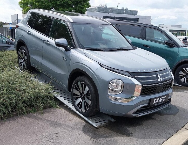 Mitsubishi Outlander 3