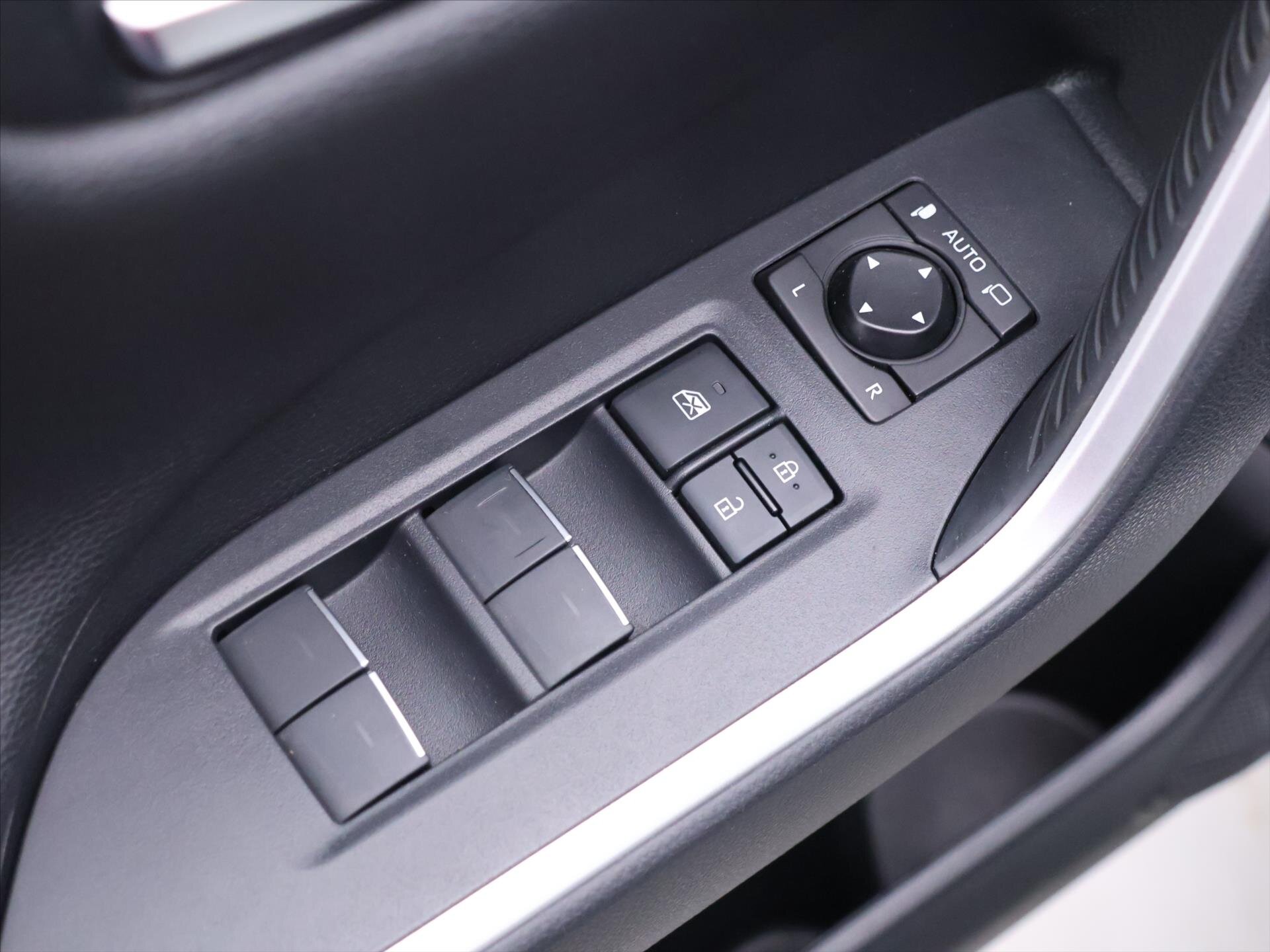 Toyota RAV4 SUV 2,5 l 136 kw