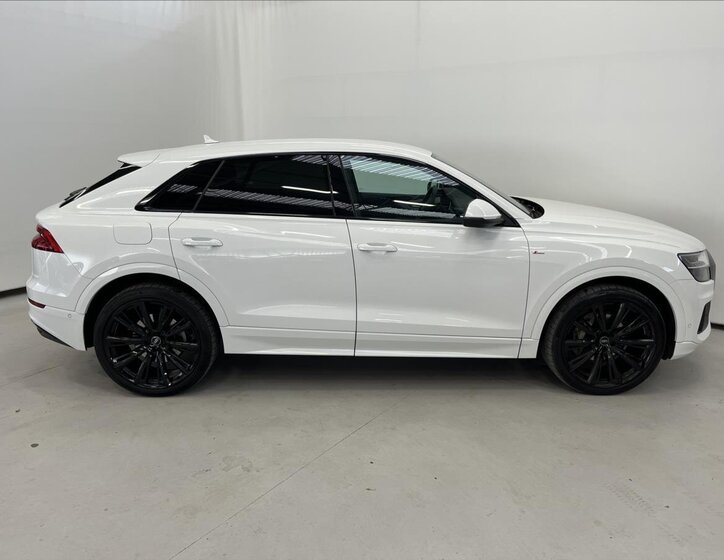 Audi Q8 SUV / Terénní 3,0 l 210 kw