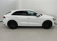 Audi Q8 SUV / Terénní 3,0 l 210 kw