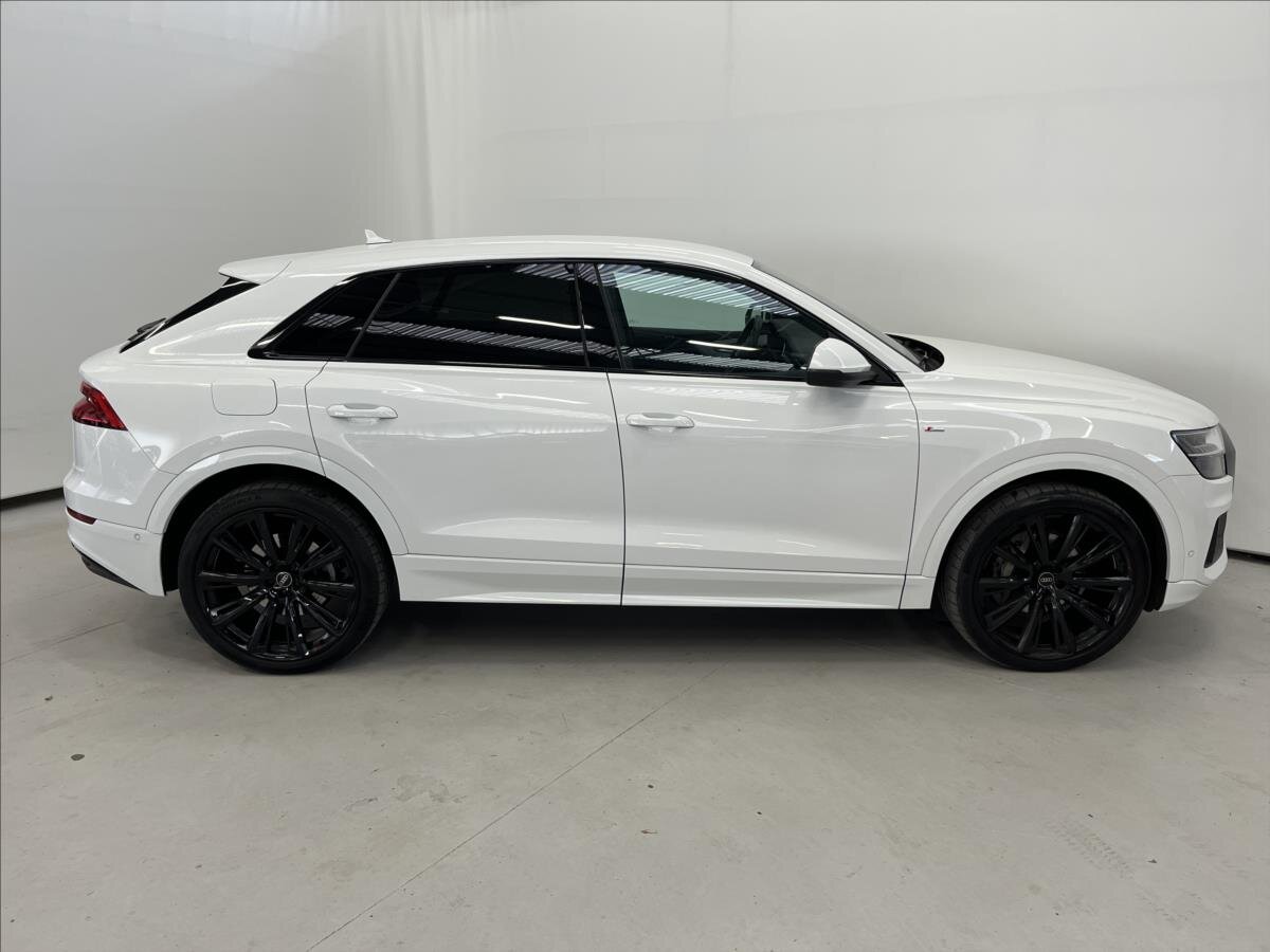 Audi Q8 SUV / Terénní 3,0 l 210 kw
