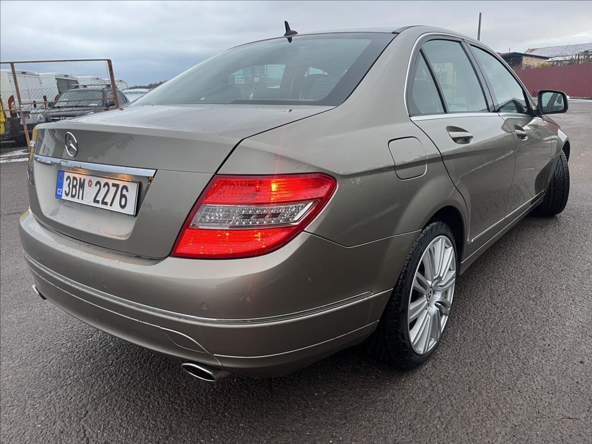 Mercedes-Benz Třídy C Sedan / Limuzína 3,0 l 170 kw