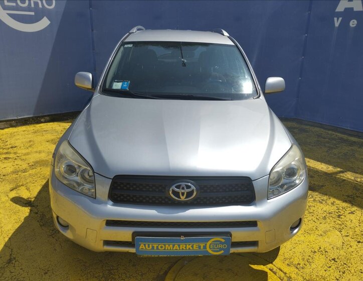 Toyota RAV4 SUV 2,2 l 100 kw