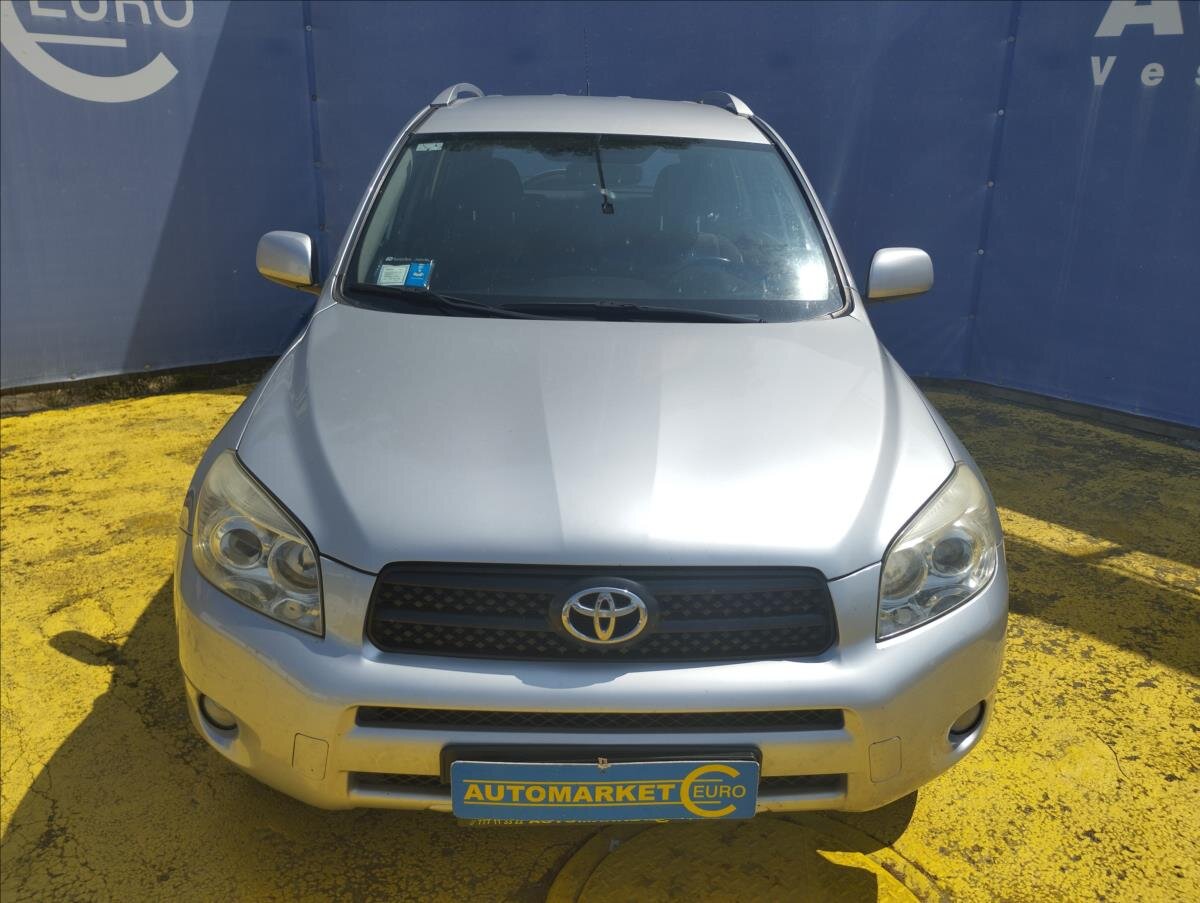 Toyota RAV4 SUV 2,2 l 100 kw