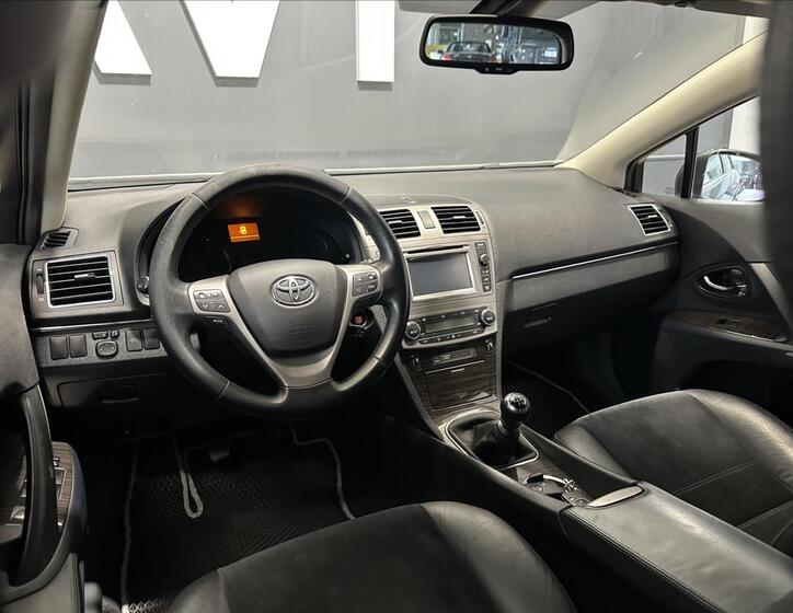 Toyota Avensis 17