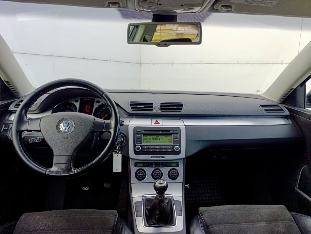 Volkswagen Passat Sedan 2,0 l 103 kw