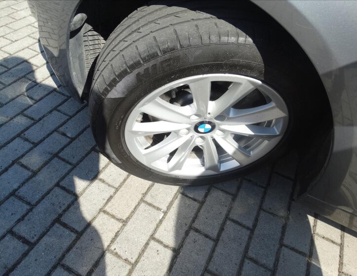 BMW Řada 5 Kombi 3,0 l 150 kw