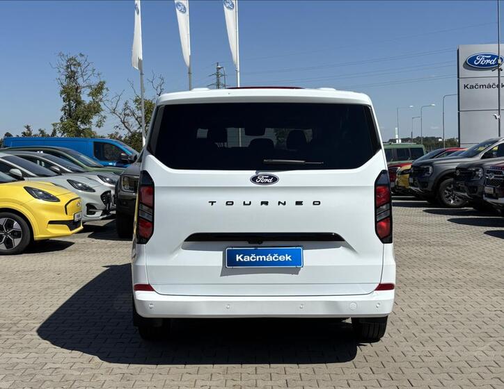 Ford Tourneo Custom 4