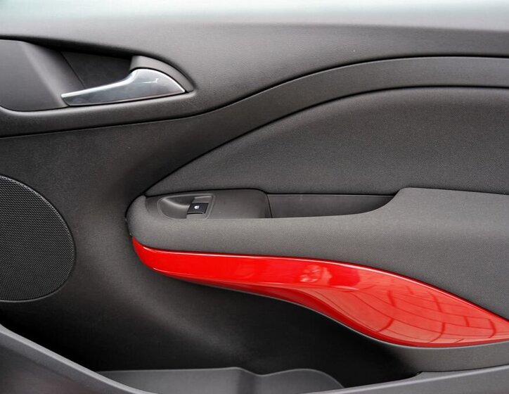 Opel Adam Hatchback 1,4 l 64 kw