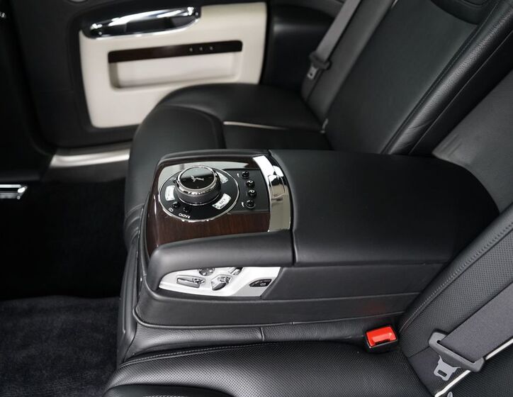 Rolls-Royce Ghost Sedan 6,6 l 420 kw