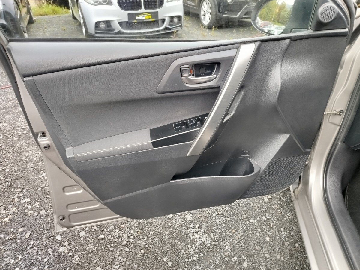 Toyota Auris Kombi 2,0 l 91 kw