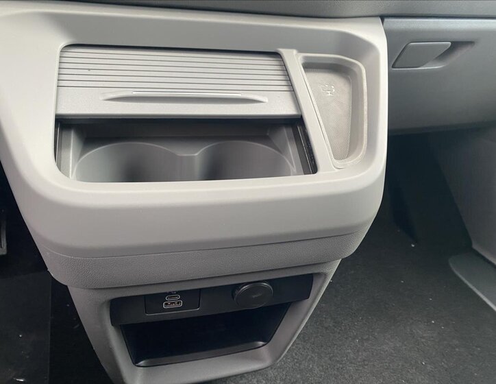 Volkswagen Caravelle 12