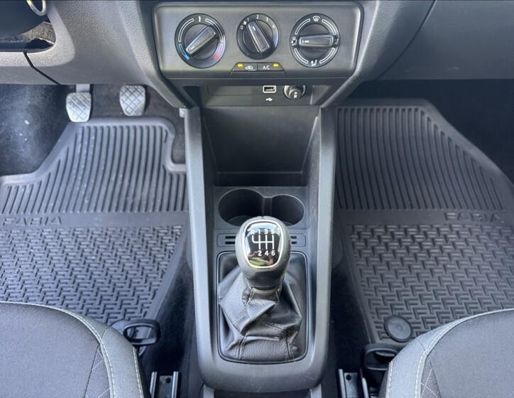 Škoda Fabia 33